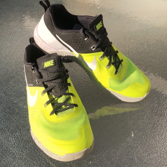 Nike Metcon 1 Volt Platinum - Picture 2 of 15
